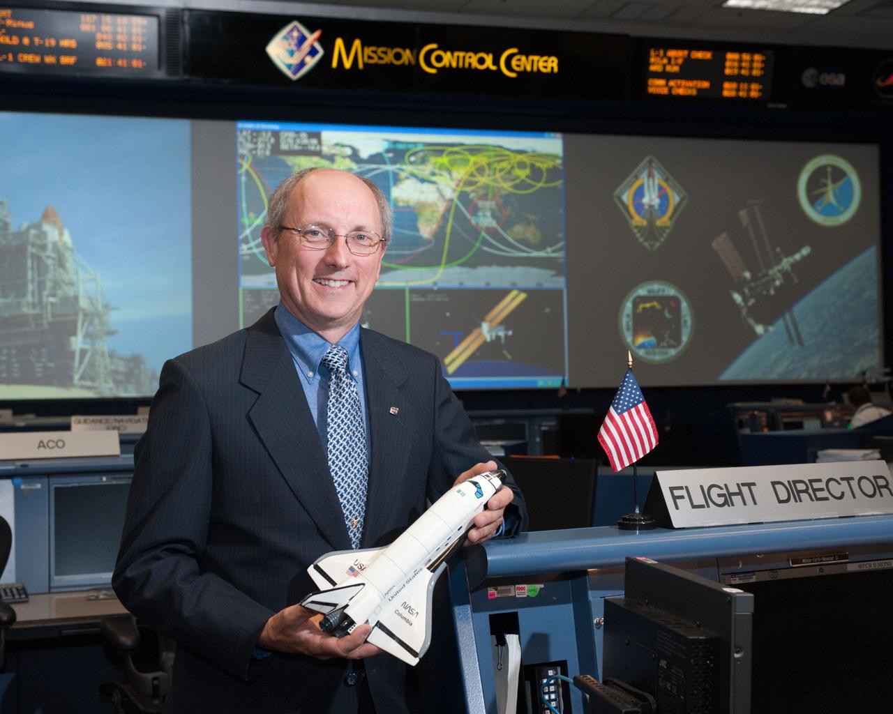 PHOTO DATE:   07-06-11 LOCATION: Bldg. 30 SUBJECT: STS-135 Flight Controllers on Console  WORK ORDER:01910-BS___STS 135 FLIGHT DIRECTORS-07-06-11 PHOTOGRAPHER: BILL STAFFORD