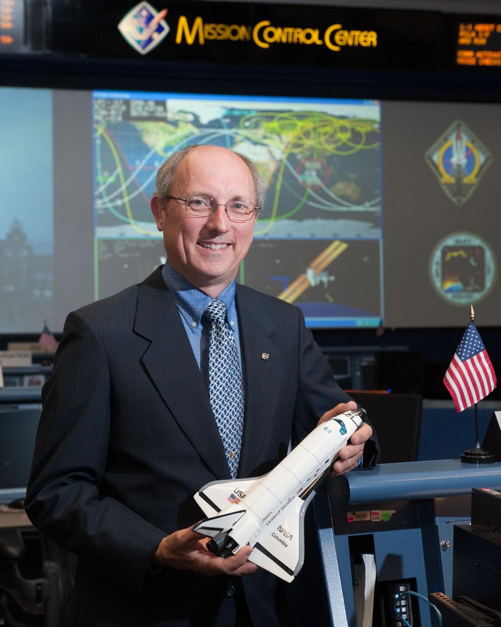 PHOTO DATE:   07-06-11 LOCATION: Bldg. 30 SUBJECT: STS-135 Flight Controllers on Console  WORK ORDER:01910-BS___STS 135 FLIGHT DIRECTORS-07-06-11 PHOTOGRAPHER: BILL STAFFORD