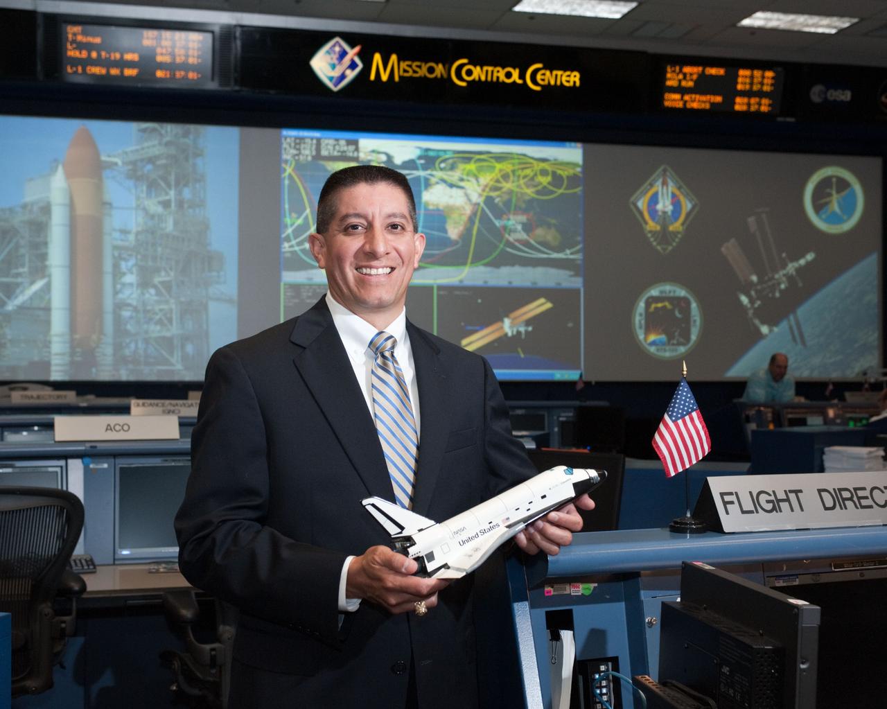 PHOTO DATE:   07-06-11 LOCATION: Bldg. 30 SUBJECT: STS-135 Flight Controllers on Console  WORK ORDER:01910-BS___STS 135 FLIGHT DIRECTORS-07-06-11 PHOTOGRAPHER: BILL STAFFORD