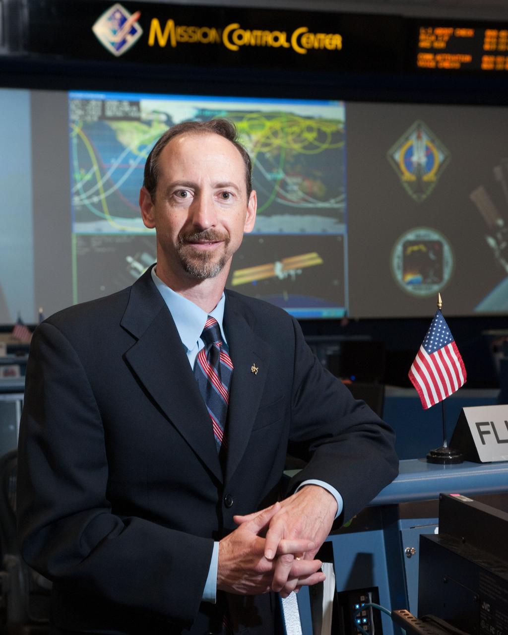 PHOTO DATE:   07-06-11 LOCATION: Bldg. 30 SUBJECT: STS-135 Flight Controllers on Console  WORK ORDER:01910-BS___STS 135 FLIGHT DIRECTORS-07-06-11 PHOTOGRAPHER: BILL STAFFORD