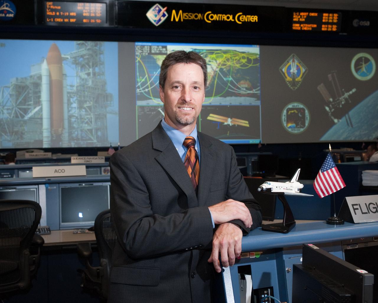 PHOTO DATE:   07-06-11 LOCATION: Bldg. 30 SUBJECT: STS-135 Flight Controllers on Console  WORK ORDER:01910-BS___STS 135 FLIGHT DIRECTORS-07-06-11 PHOTOGRAPHER: BILL STAFFORD