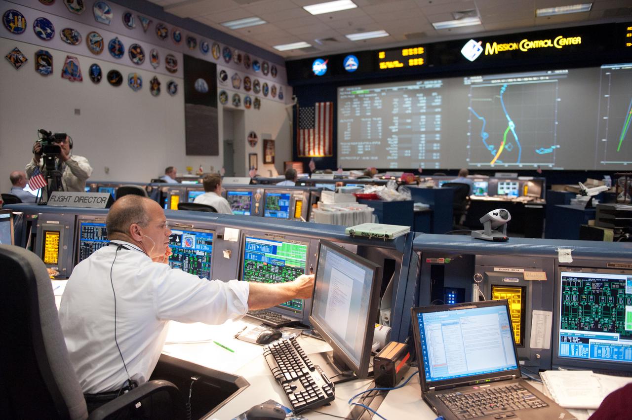 PHOTO DATE: 21 July 2011 LOCATION: Bldg. 30south, WFCR SUBJECT: STS-135 Entry flight control team in WFCR during the landing of space shuttle Atlantis. PHOTOGRAPHER: Robert Markowitz