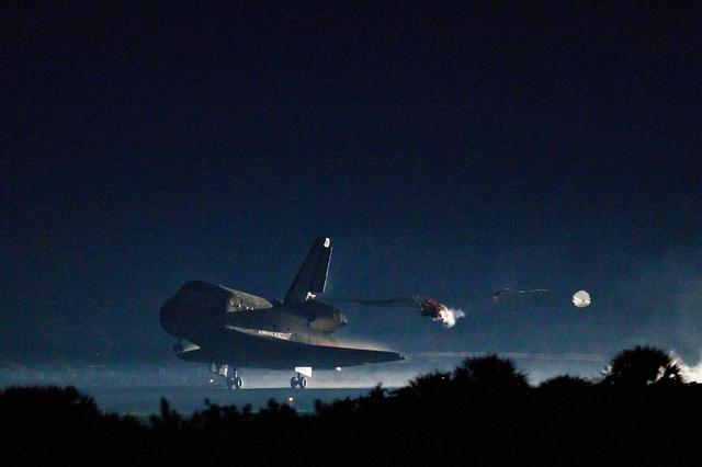 NASA image: STS_135_Landing