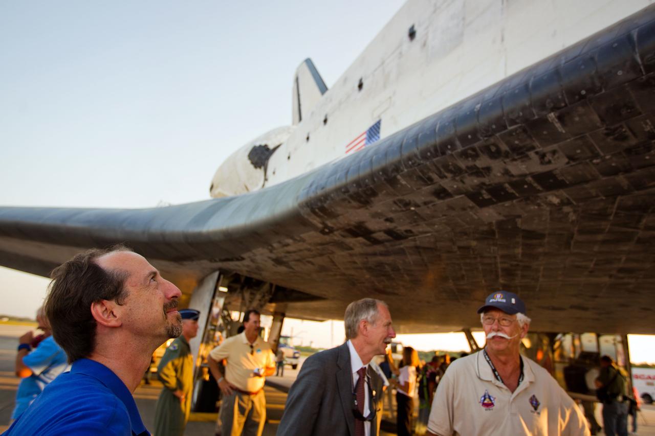 JSC2011-E-067997 (21 July 2011) --- NASA flight director Chris Edelen (far left foreground) looks up at the orbiter from under the starboard wing after the space shuttle Atlantis landed on July 21 at the Kennedy Space Center in Florida. The landing completed STS-135, the final mission of the NASA Space Shuttle Program. Photo credit: NASA Photo/Houston Chronicle, Smiley N. Pool