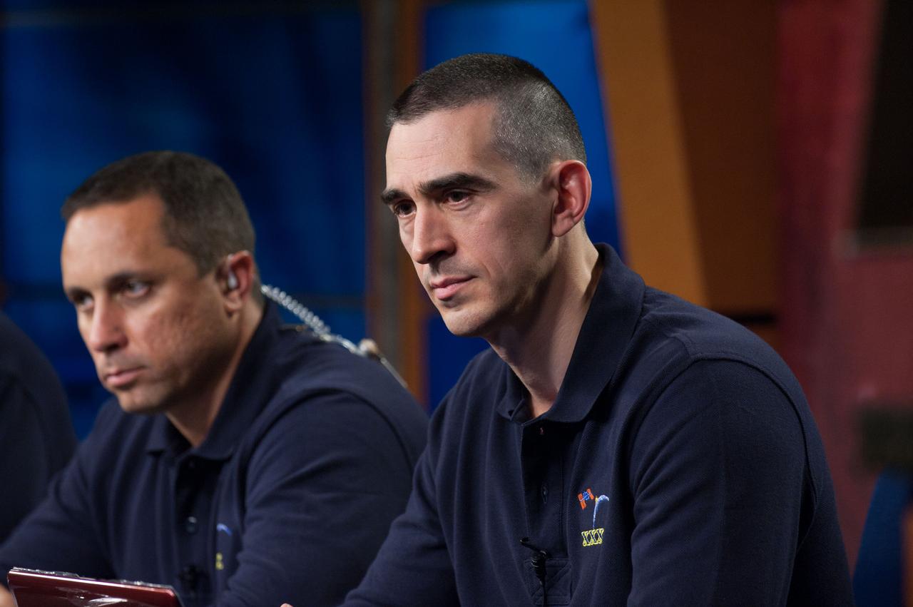 PHOTO DATE: 27 July 2011 LOCATION: Bldg. 2N Press Conference Room SUBJECT: Expedition 29 Press Conference PHOTOGRAPHER: Mark Sowa