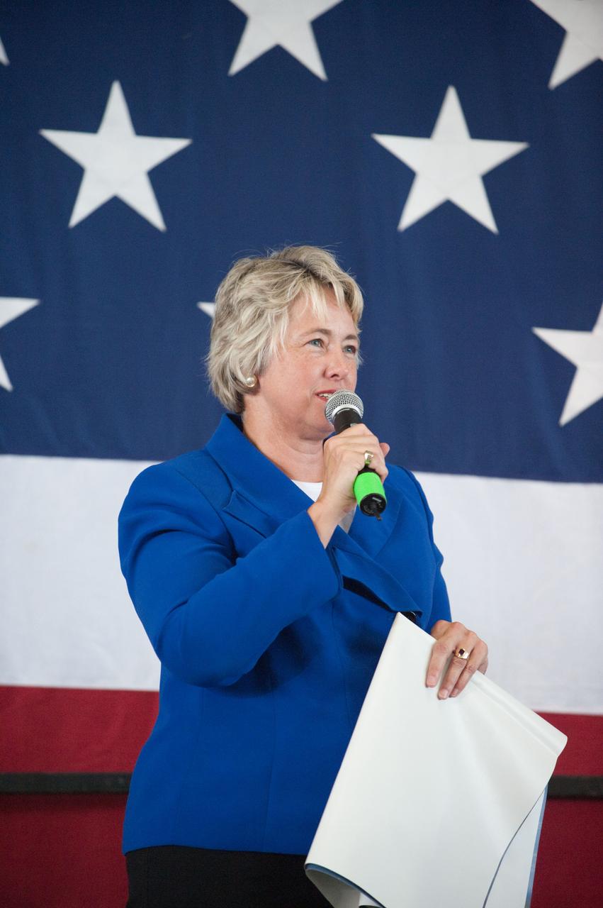 Date: 07-22-11 Location: Ellington, 990 Subject: STS-135 Crew Return Photographer: James Blair