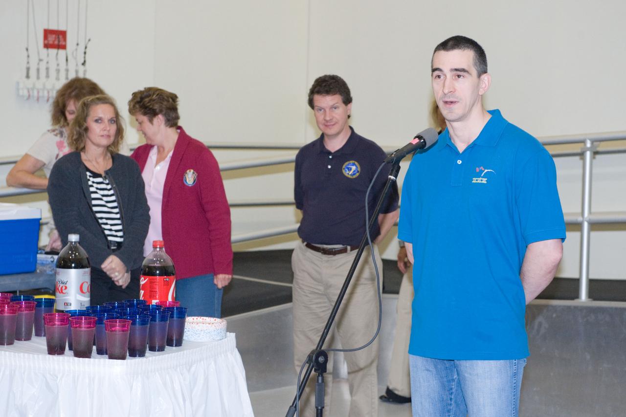 PHOTO DATE: 19 July 2011 LOCATION: Bldg. 5south, High Bay SUBJECT: Cake Cutting Ceremony marking the end of Expedition 29/30 training. PHOTOGRAPHER: Mark Sowa