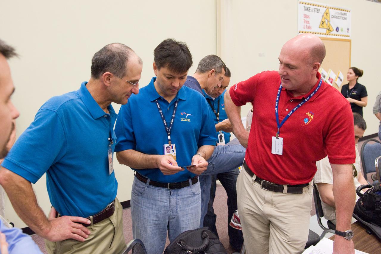 PHOTO DATE: 7-13-11  LOCATION: Bldg. 9NW - ISS Mockups    SUBJECT: Expedition 29/30 and Expedition 30/31 joint training sessions during Routine Ops training. Photograph crew working together and with instructors WORK ORDER: 02250-DCB-Exp 29-30 Training_07-13-11 PHOTOGRAPHER: Devin Boldt