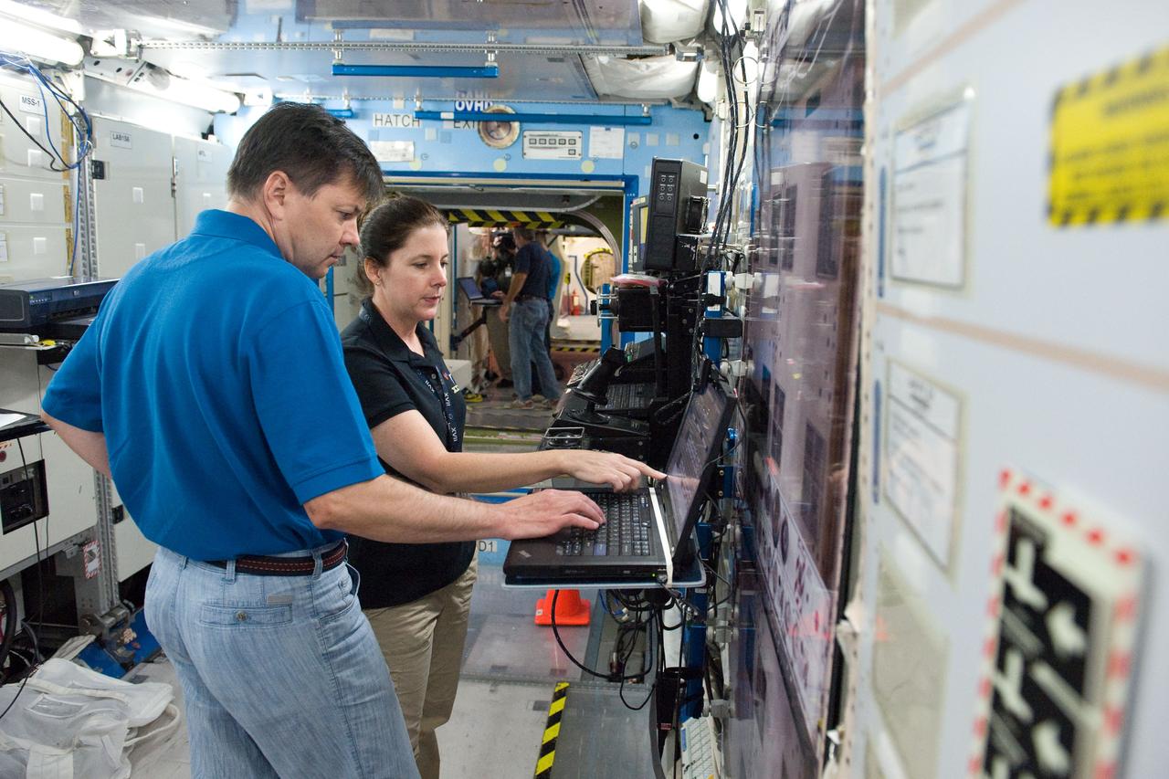 PHOTO DATE: 7-13-11  LOCATION: Bldg. 9NW - ISS Mockups    SUBJECT: Expedition 29/30 and Expedition 30/31 joint training sessions during Routine Ops training. Photograph crew working together and with instructors WORK ORDER: 02250-DCB-Exp 29-30 Training_07-13-11 PHOTOGRAPHER: Devin Boldt