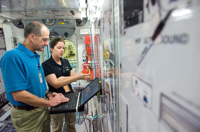 NASA image: Expedition 29/30 and Expedition 30/31 joint training sessions