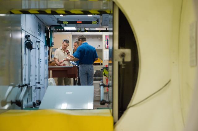 NASA image: Expedition 29/30 and Expedition 30/31 joint training sessions