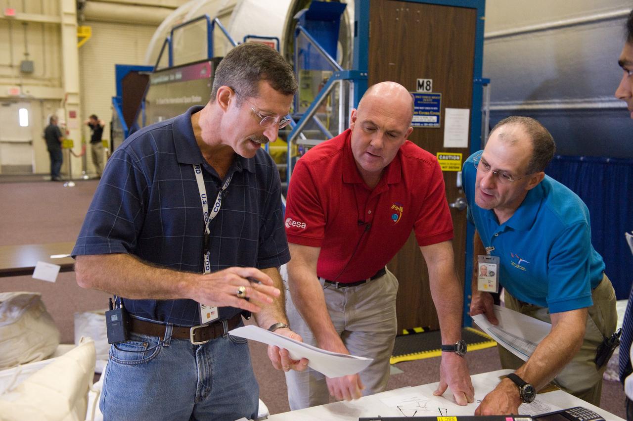 PHOTO DATE: 7-13-11  LOCATION: Bldg. 9NW - ISS Mockups    SUBJECT: Expedition 29/30 and Expedition 30/31 joint training sessions during Routine Ops training. Photograph crew working together and with instructors WORK ORDER: 02250-DCB-Exp 29-30 Training_07-13-11 PHOTOGRAPHER: Devin Boldt