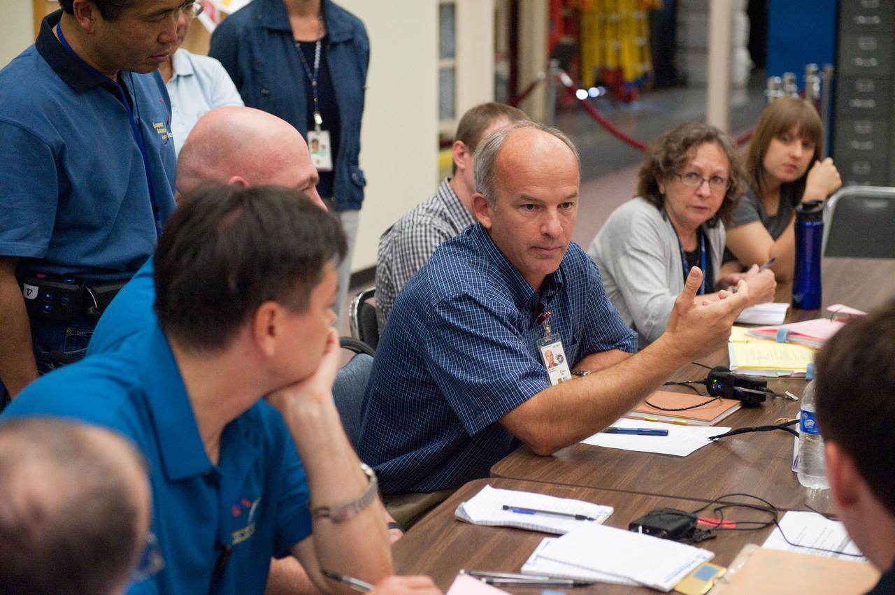 PHOTO DATE: 7-14-11  LOCATION: Bldg. 9NW - ISS Mockups    SUBJECT: Expedition 30/31/32 crew members during Emergency Scenarios. WORK ORDER:   02269-DCB_Exp 30-31-32 Training_07-14-11 PHOTOGRAPHER: Devin Boldt