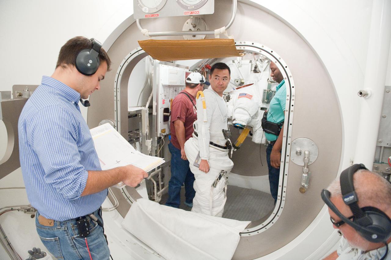 PHOTO DATE: 31 August 2011 LOCATION: Bldg. 7, SSATA Chamber SUBJECT: Expedition 32 crew member and JAXA astronaut, Akihiko Hoshide in SSATA Chamber during Dry Run. STB-ST-942. PHOTOGRAPHER: Mark Sowa