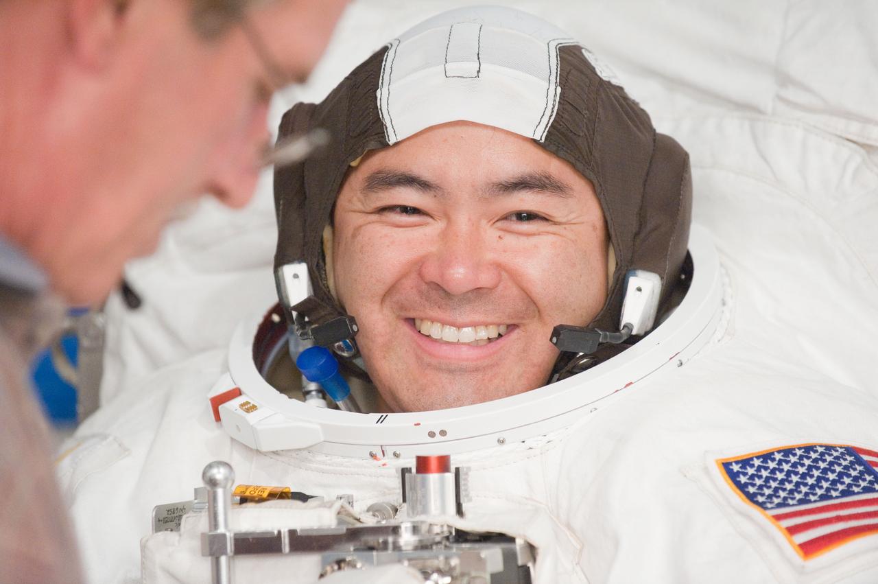 PHOTO DATE: 31 August 2011 LOCATION: Bldg. 7, SSATA Chamber SUBJECT: Expedition 32 crew member and JAXA astronaut, Akihiko Hoshide in SSATA Chamber during Dry Run. STB-ST-942. PHOTOGRAPHER: Mark Sowa