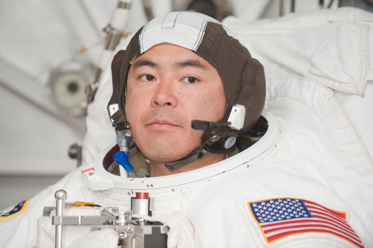 PHOTO DATE: 31 August 2011 LOCATION: Bldg. 7, SSATA Chamber SUBJECT: Expedition 32 crew member and JAXA astronaut, Akihiko Hoshide in SSATA Chamber during Dry Run. STB-ST-942. PHOTOGRAPHER: Mark Sowa