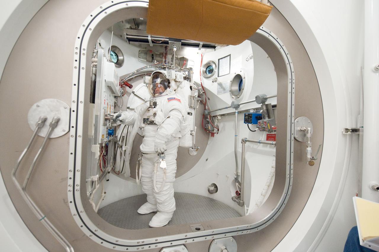 PHOTO DATE: 31 August 2011 LOCATION: Bldg. 7, SSATA Chamber SUBJECT: Expedition 32 crew member and JAXA astronaut, Akihiko Hoshide in SSATA Chamber during Dry Run. STB-ST-942. PHOTOGRAPHER: Mark Sowa