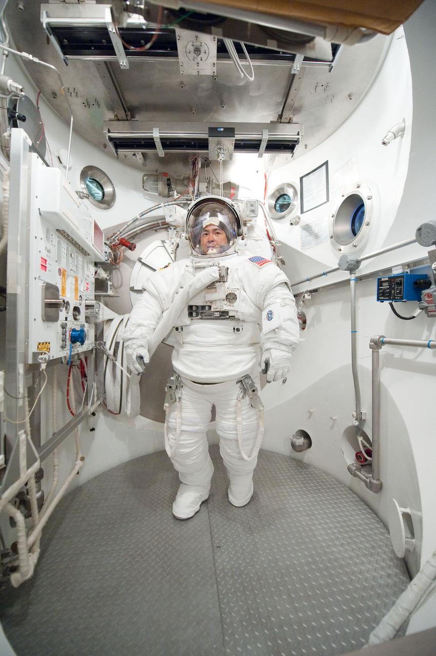 PHOTO DATE: 31 August 2011 LOCATION: Bldg. 7, SSATA Chamber SUBJECT: Expedition 32 crew member and JAXA astronaut, Akihiko Hoshide in SSATA Chamber during Dry Run. STB-ST-942. PHOTOGRAPHER: Mark Sowa