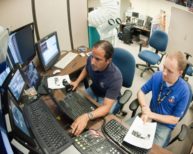 NASA image: ISS Expedition 31 crew member Joe Acaba during training in VR Lab.