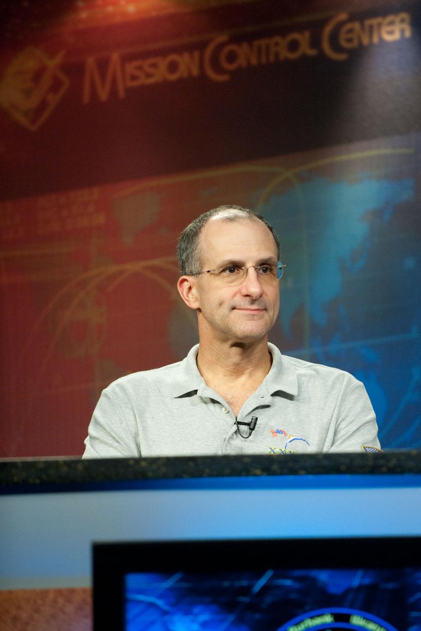 DATE: 9-20-11 LOCATION: Bldg. 2N, Press Conf. Room SUBJECT: Soyuz 29 Crew News Conference at JSC (Don Pettit, Andre Kuipers (ESA), Oleg Kononenko (RSA) ) PHOTOGRAPHER: Lauren Harnett