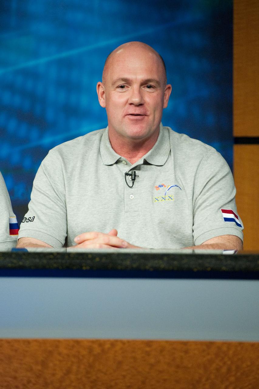 DATE: 9-20-11 LOCATION: Bldg. 2N, Press Conf. Room SUBJECT: Soyuz 29 Crew News Conference at JSC (Don Pettit, Andre Kuipers (ESA), Oleg Kononenko (RSA) ) PHOTOGRAPHER: Lauren Harnett