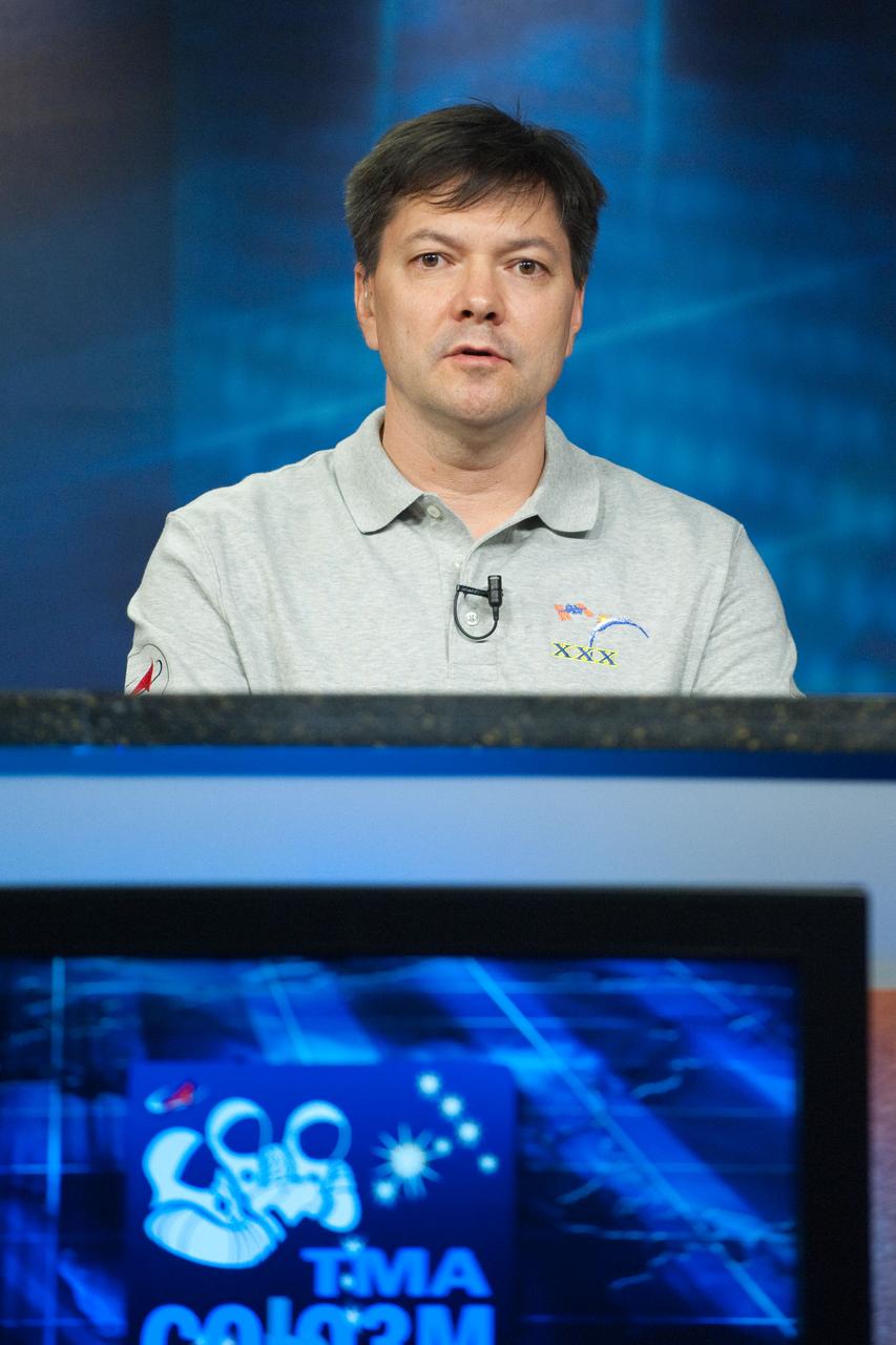 DATE: 9-20-11 LOCATION: Bldg. 2N, Press Conf. Room SUBJECT: Soyuz 29 Crew News Conference at JSC (Don Pettit, Andre Kuipers (ESA), Oleg Kononenko (RSA) ) PHOTOGRAPHER: Lauren Harnett