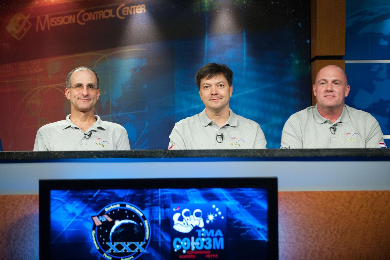 DATE: 9-20-11 LOCATION: Bldg. 2N, Press Conf. Room SUBJECT: Soyuz 29 Crew News Conference at JSC (Don Pettit, Andre Kuipers (ESA), Oleg Kononenko (RSA) ) PHOTOGRAPHER: Lauren Harnett