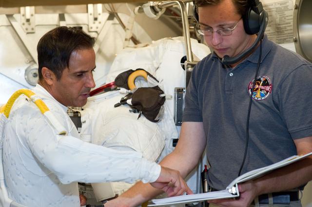 NASA image:  SSATA Crew Training in the SSATA Chamber