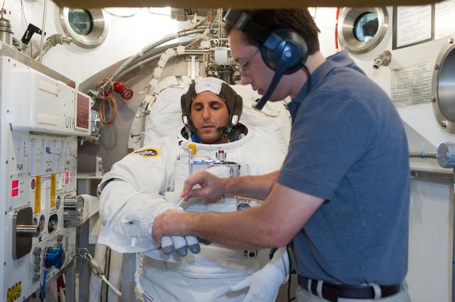 NASA image:  SSATA Crew Training in the SSATA Chamber
