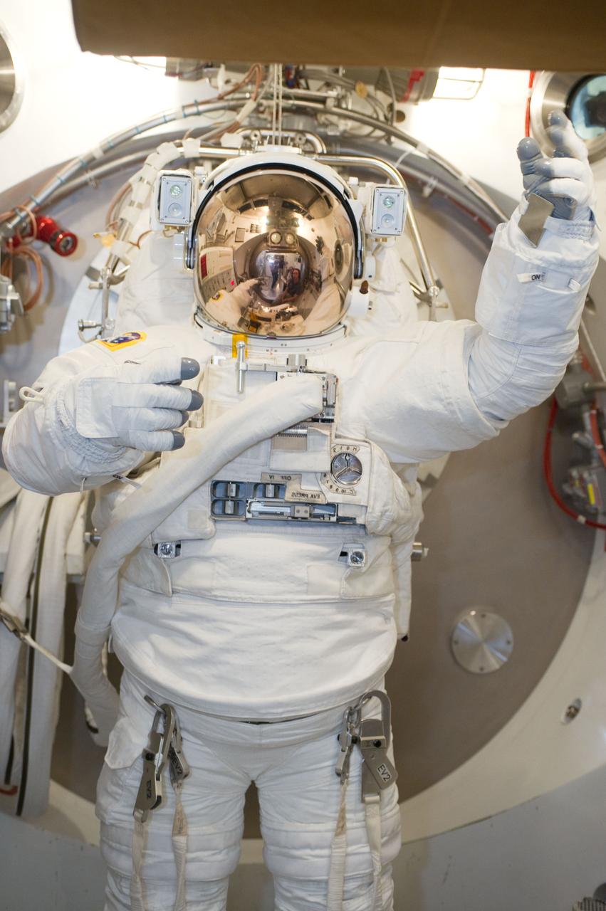 Expedition 31 crew member Joe Acaba during SSATA Crew Training in the SSATA Chamber.  Photo Date: October 19, 2011.  Location: Building 7 - SSATA Chamber.  Photographer: Robert Markowitz
