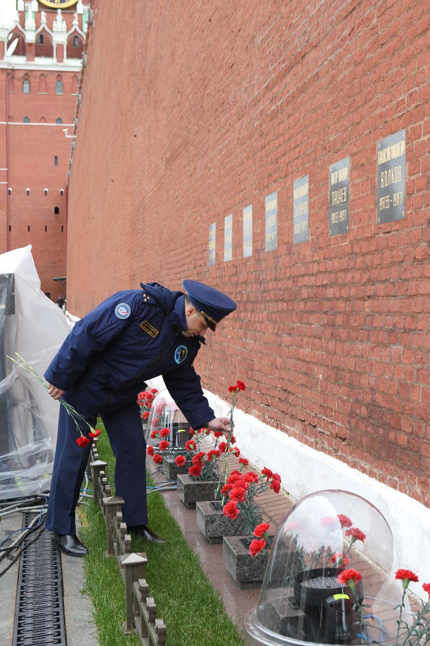 At the Kremlin Wall in Moscow, Expedition 30 Soyuz Commander Anton Shkaplerov laid flowers October 24, 2011 in a traditional ceremony during the tour of Red Square he and his crewmates conducted prior to their launch to the International Space Station November 14 on the Soyuz TMA-22 spacecraft from the Baikonur Cosmodrome in Kazakhstan. Shkaplerov, Expedition Commander Dan Burbank of NASA and Anatoly Ivanishin will arrive in Baikonur October 31 for final pre-launch preparations.  Credit: NASA 