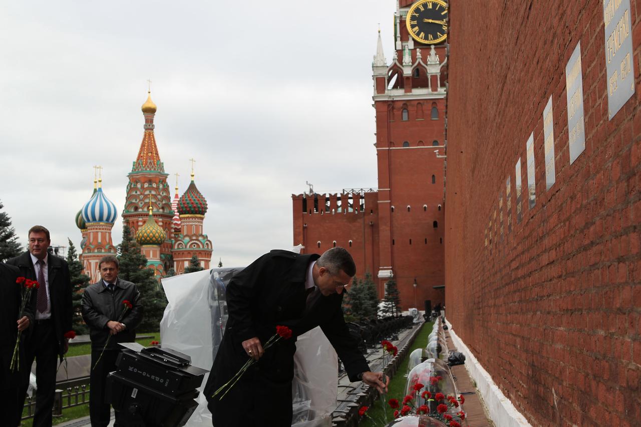 At the Kremlin Wall in Moscow, Expedition 30 Commander Dan Burbank of NASA laid flowers October 24, 2011 in a traditional ceremony during the tour of Red Square he and his crewmates conducted prior to their launch to the International Space Station November 14 on the Soyuz TMA-22 spacecraft from the Baikonur Cosmodrome in Kazakhstan. Burbank, Soyuz Commander Anton Shkaplerov and Anatoly Ivanishin will arrive in Baikonur October 31 for final pre-launch preparations.  Credit: NASA 