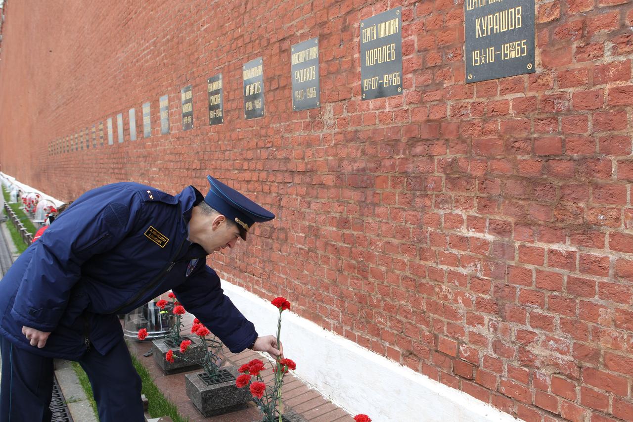 At the Kremlin Wall in Moscow, Expedition 30 Flight Engineer Anatoly Ivanishin laid flowers October 24, 2011 in a traditional ceremony during the tour of Red Square he and his crewmates conducted prior to their launch to the International Space Station November 14 on the Soyuz TMA-22 spacecraft from the Baikonur Cosmodrome in Kazakhstan. Ivanishin, Expedition Commander Dan Burbank of NASA and Soyuz Commander Anton Shkaplerov will arrive in Baikonur October 31 for final pre-launch preparations.  Credit: NASA 