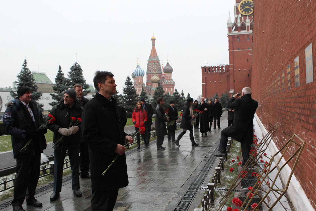 At the Kremlin Wall in Moscow, Expedition 30 Soyuz Commander Oleg Kononenko prepares to lay flowers at the site where Russian space heroes are interred during a traditional ceremony Dec. 1, 2011. Kononenko, NASA Flight Engineer Don Pettit, and Flight Engineer Andre Kuipers of the European Space Agency will launch on Dec. 21 from the Baikonur Cosmodrome in Kazakhstan on their Soyuz TMA-03M spacecraft to the International Space Station.  Credit: NASA 