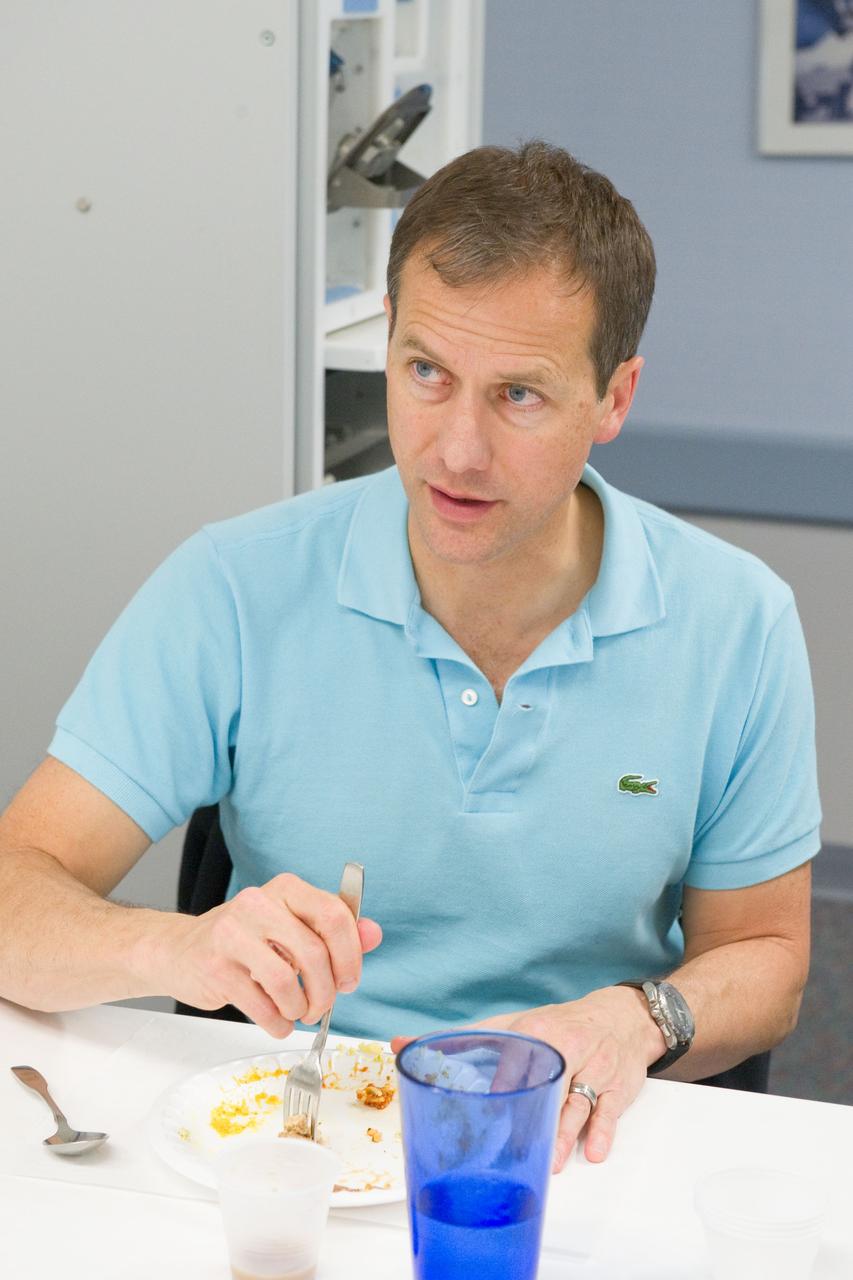 Date: 12-05-11 Location: Bldg 17, Food Lab Subject: Expedition 34 Soyuz crew Tom Marshburn and Chris Hadfield during their food tasting Photographer: James Blair
