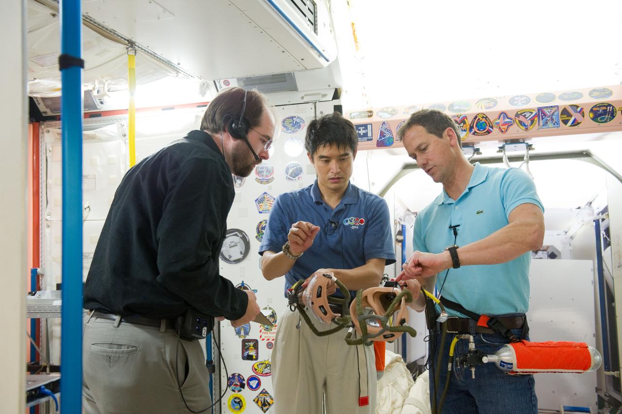 Date: 12-05-11 Location: Bldg 9NW, ISS Mockup Subject:  Expedition 33 Soyuz crew Tom Marshburn and Chris Hadfield during their Emergency Scene training Photographer: James Blair