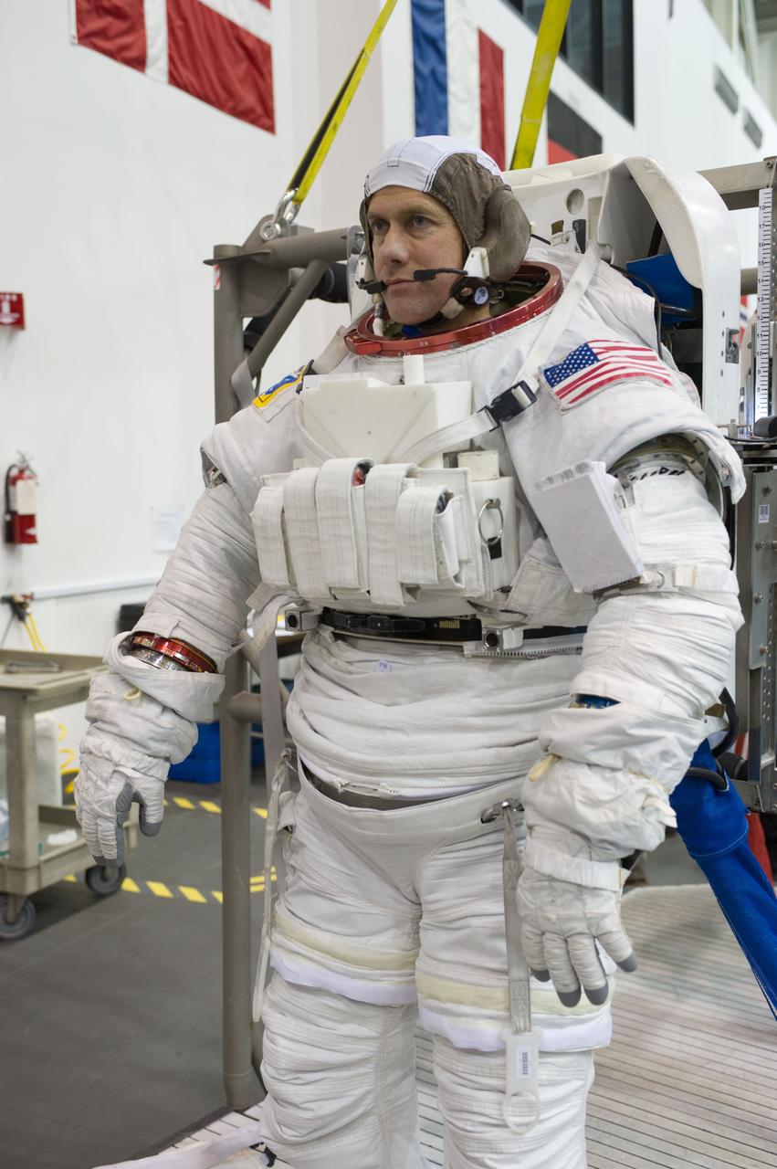 Expedition 34 astronaut crew members Chris Hadfield and Tom Marshburn during INC-34/CB ISS EVA 2 91027. Photo Date: December 7, 2011. Location: NBL - Pool Topside. Photographer: Robert Markowitz