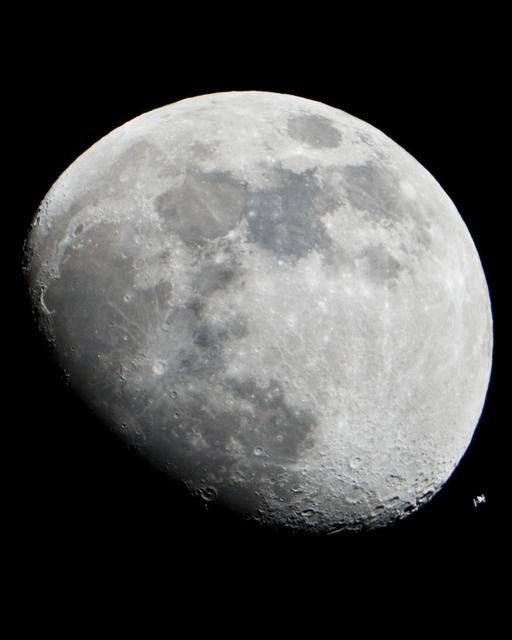 DATE: 1-4-11 LOCATION: JSC SUBJECT: Space Station flying by the moon PHOTOGRAPHER: Lauren Harnett