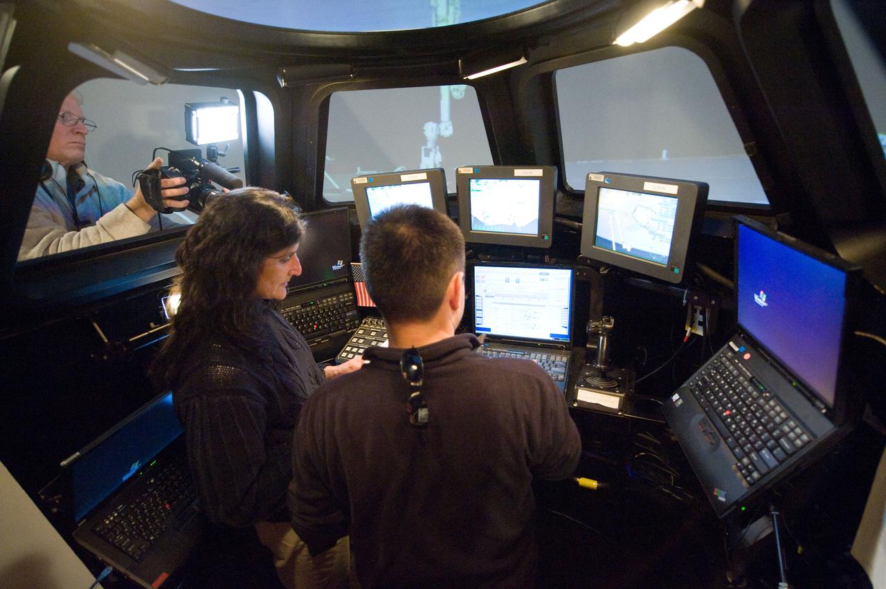 Expedition 33 crew members Suni Williams and Aki Hoshide at the SSRMS Track and Capture training station in the SES Dome.  Photo Date: January 13, 2012.  Location: Building 16, SES Dome.  Photographer: Robert Markowitz