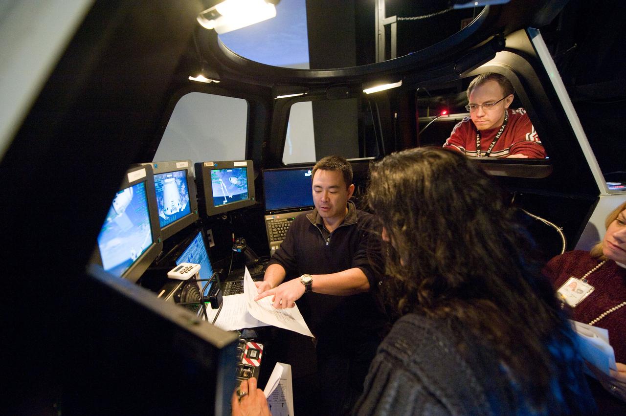 Expedition 33 crew members Suni Williams and Aki Hoshide at the SSRMS Track and Capture training station in the SES Dome.  Photo Date: January 13, 2012.  Location: Building 16, SES Dome.  Photographer: Robert Markowitz