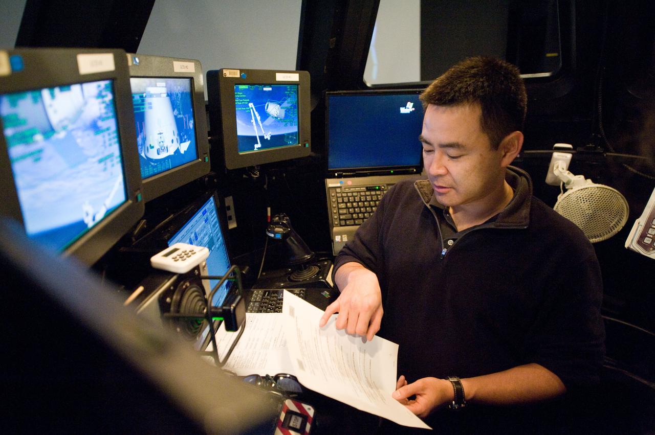 Expedition 33 crew members Suni Williams and Aki Hoshide at the SSRMS Track and Capture training station in the SES Dome.  Photo Date: January 13, 2012.  Location: Building 16, SES Dome.  Photographer: Robert Markowitz