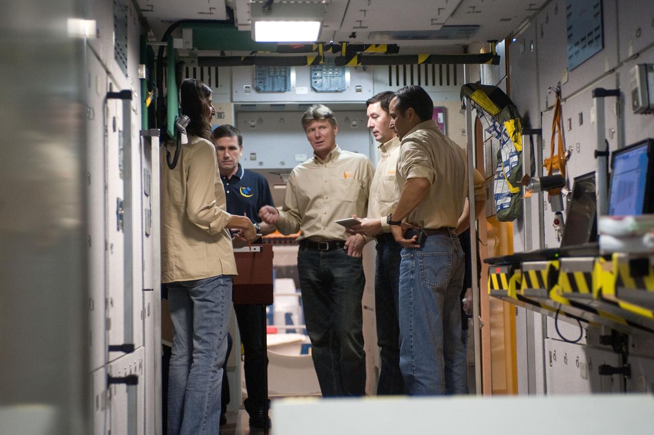 PHOTO DATE: 17 JANUARY 2012 LOCATION: Bldg. 9NW - ISS Mockups SUBJECT: Expedition 31/32/33 Emergency Scenarios training. PHOTOGRAPHER: Bill Stafford