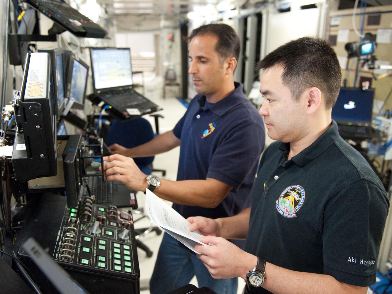 Date: 03-08-12 Location: Bldg 5, SSTF Subject: Expedition 32 (Soyuz 31) crew membesr Aki Hoshide, Sunita Williams and Joseph Acaba  during JAXA's HTV sim, FE Rendezvous/Deployment in building 5's space station training facility with Robo instructor Melanie Miller.  Photographer: James Blair