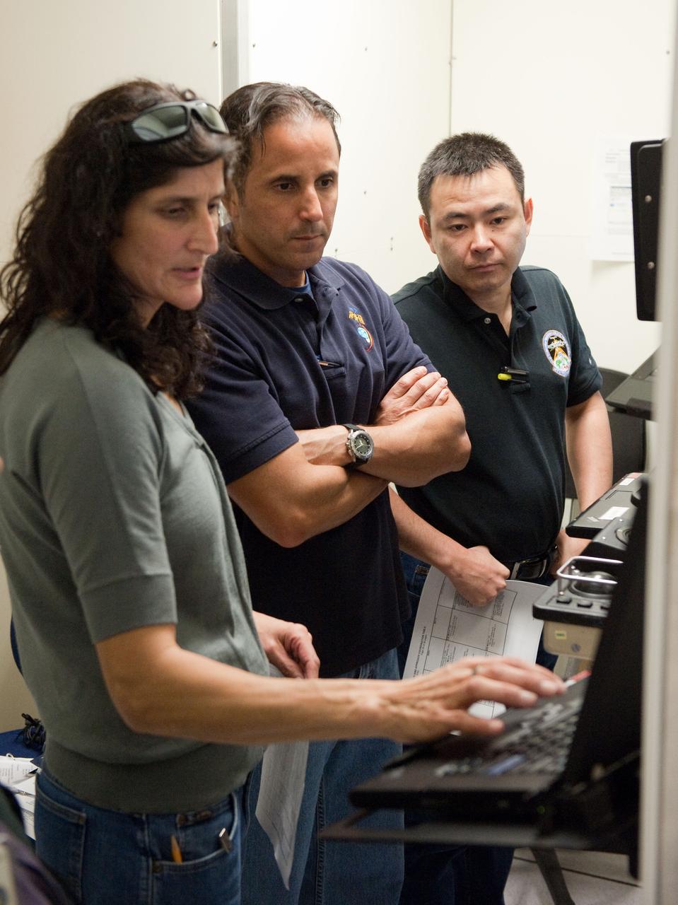 Date: 03-08-12 Location: Bldg 5, SSTF Subject: Expedition 32 (Soyuz 31) crew membesr Aki Hoshide, Sunita Williams and Joseph Acaba  during JAXA's HTV sim, FE Rendezvous/Deployment in building 5's space station training facility with Robo instructor Melanie Miller.  Photographer: James Blair