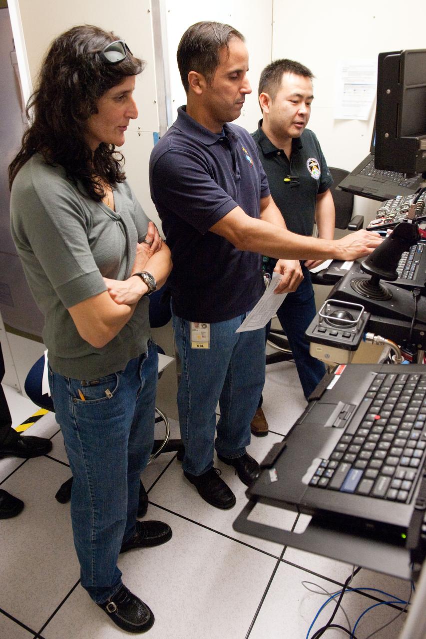 Date: 03-08-12 Location: Bldg 5, SSTF Subject: Expedition 32 (Soyuz 31) crew membesr Aki Hoshide, Sunita Williams and Joseph Acaba  during JAXA's HTV sim, FE Rendezvous/Deployment in building 5's space station training facility with Robo instructor Melanie Miller.  Photographer: James Blair