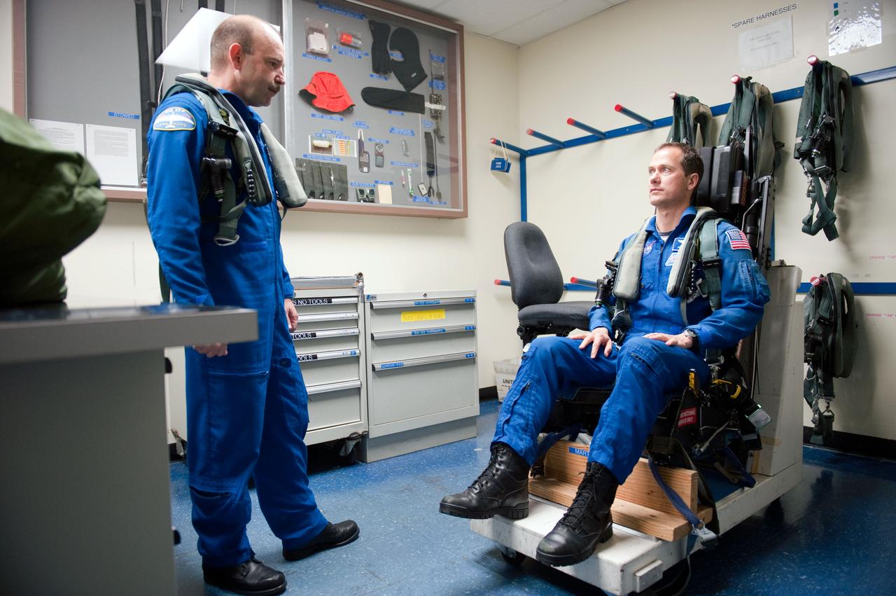 Date: 03-09-12 Location: Ellington Field Subject: Expedition 35 (Soyuz 33S) crew member Tom Marshburn preparing for his T-38 fligh with NASA pilot Thomas Parent. Photographer: James Blair