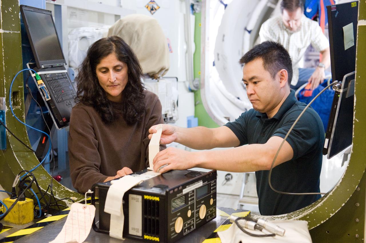 Date: 03-13-12 Location: Bldg 9NW, ISS Airlock Subject: Expedition 32 (Soyuz 31) crew members Aki Hoshide, Sunita Williams and Joe Acaba during ISS EVA planning and preparation Photographer: James Blair