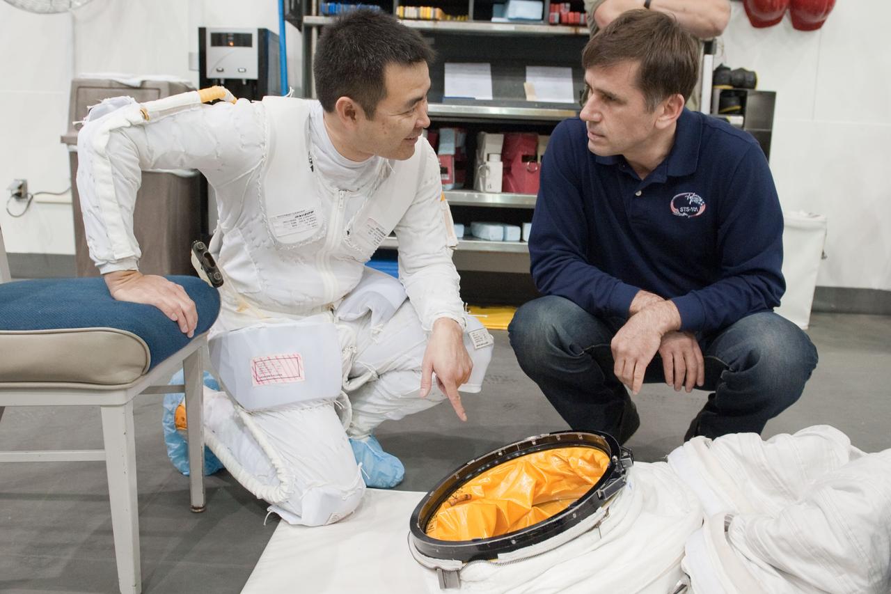 PHOTO DATE:  03/15/12 LOCATION:   NBL SUBJECT: Expedition 32 (Soyuz 31) crew members Aki Hoshide and Sunita Williams during EVA TL RUN at the NBL PHOTOGRAPHER:Geeseman