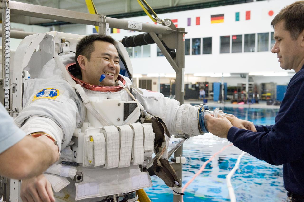 PHOTO DATE:  03/15/12 LOCATION:   NBL SUBJECT: Expedition 32 (Soyuz 31) crew members Aki Hoshide and Sunita Williams during EVA TL RUN at the NBL PHOTOGRAPHER:Geeseman