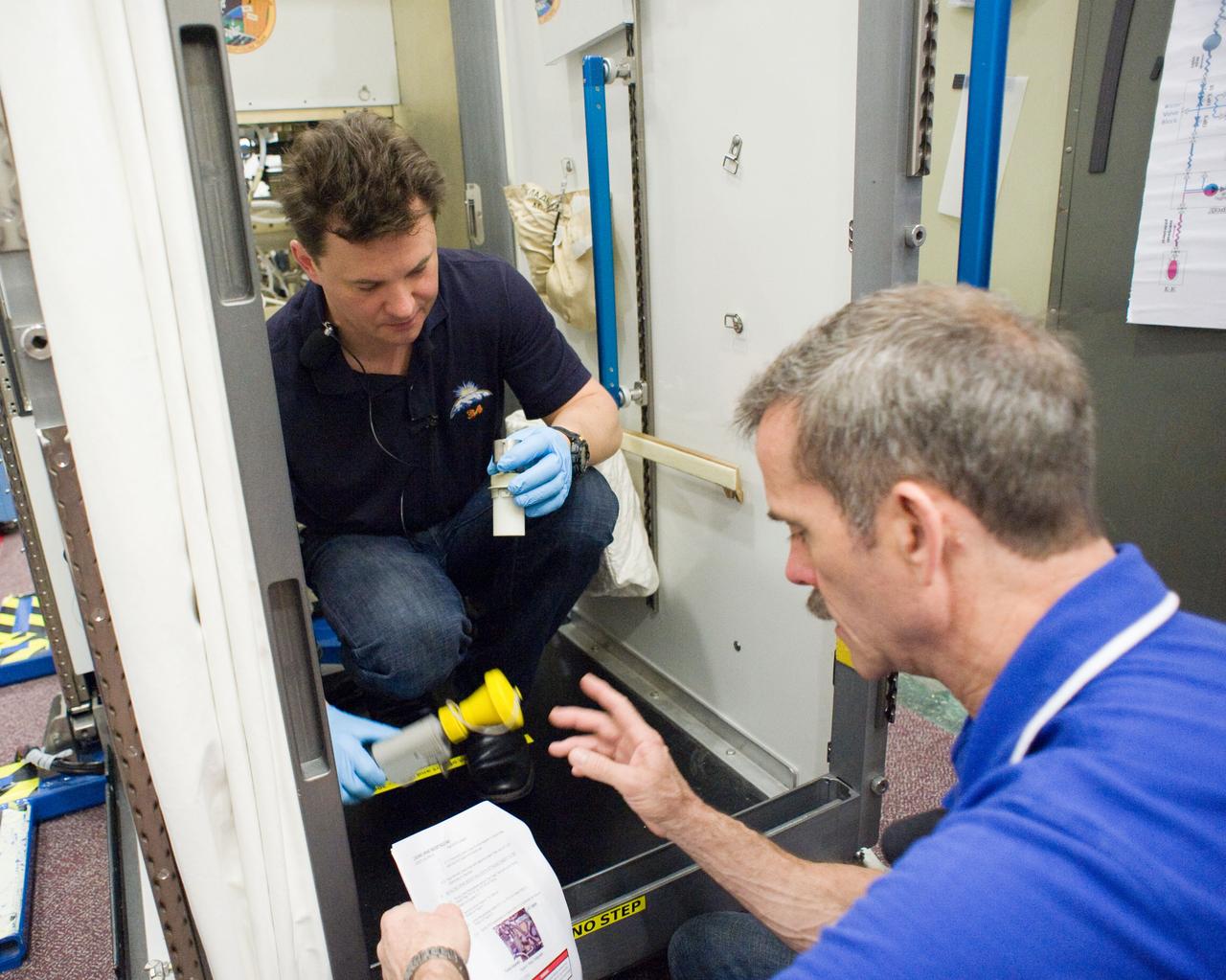 PHOTO DATE:  03-19-12 LOCATION:   Bldg. 9NW - ISS Mockups SUBJECT: Expedition 34/35 crew training PHOTOGRAPHER: BILL STAFFORD